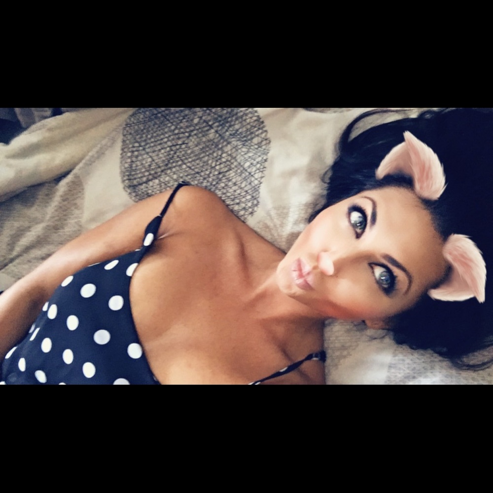 Meet your Posher, Azadeh